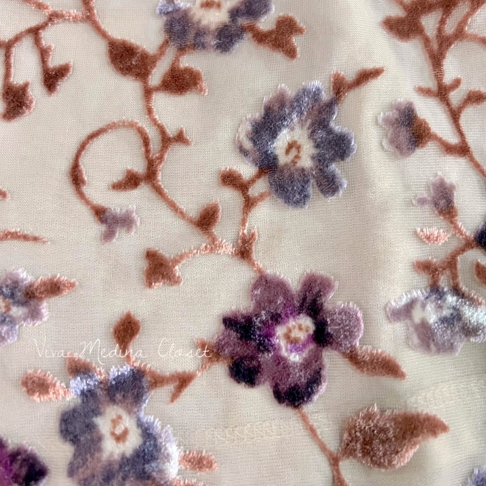 American Eagle Velvet Floral Embroidered Skirt - Fully Lined and Elegant - Picture 2 of 2